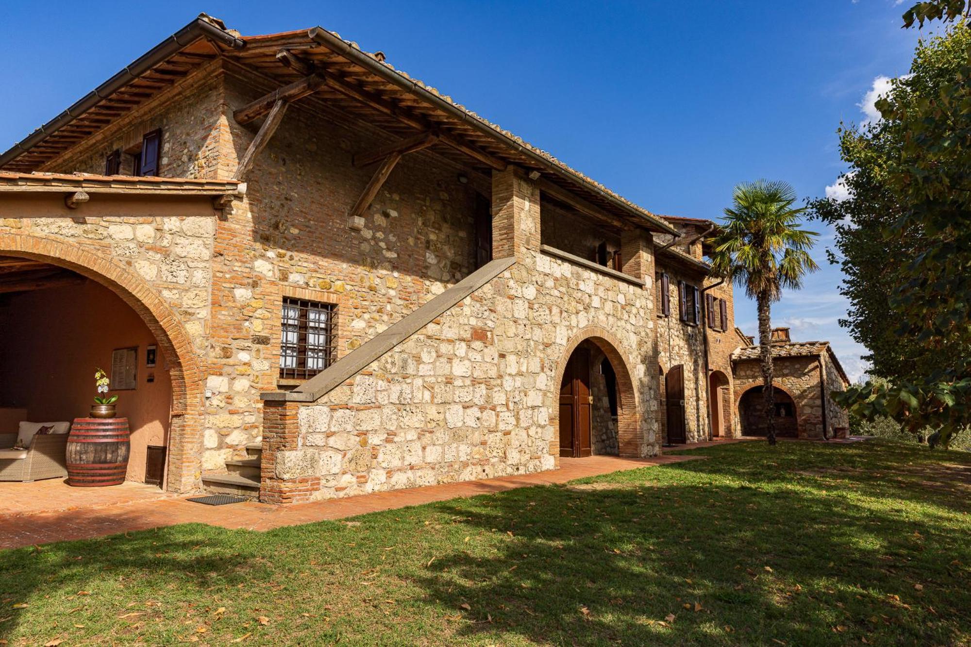 Palazzo Con Piscina E Ac - Villa